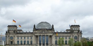 Verhüllter Reichstag: Dauerausstellung in Berlin Der Deutsche Bundestag vor seiner Verhüllung in ganzer Pracht. Bildquelle: pixabay.de