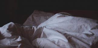 Schlafen Sie gut? Mit zu steigendem Alter fällt vielen Menschen das Schlafen zunehmend schwer. Wir versuchen Ihnen bei diesem Problem zu helfen. Bildquelle: pixabay.de