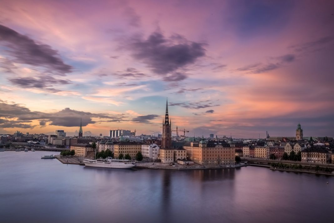 Stockholm, die skandinavische Metropole, lässt sich ganz wunderbar mit dem Fahrrad erkunden. Bildquelle: © Raphael Andres / Unsplash.com