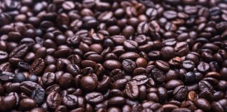 Kaffee: Unsere tägliche Bohnendosis Am aromatischsten schmeckt Kaffee aus frisch gemahlenen Bohnen. Quelle: unsplash.com
