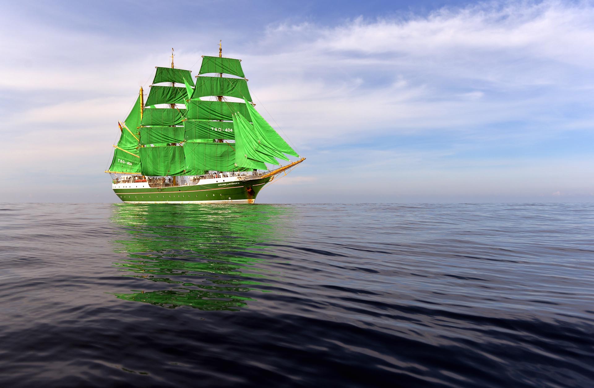 Mit der Alexander von Humboldt II erleben Sie einen Segeltörn der besonderen Art. Quelle: Deutsche Stiftung Sail Training