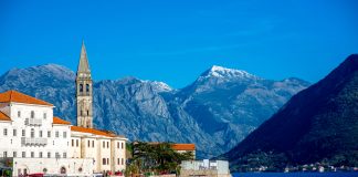 Reisetipp Montenegro: Besuchermagnet Kotor Die Stadt Kotor bietet Besuchern geschichtsträchtige Bauten vor einem atemberaubenden Panorama. Quelle: Shutterstock.com