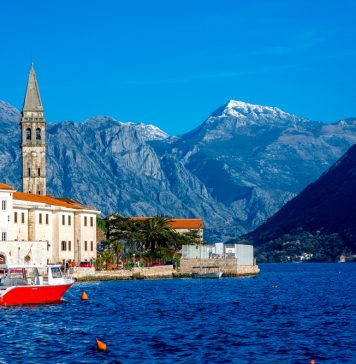 Reisetipp Montenegro: Besuchermagnet Kotor Die Stadt Kotor bietet Besuchern geschichtsträchtige Bauten vor einem atemberaubenden Panorama. Quelle: Shutterstock.com