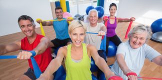 Fit mit dem Thera-Band Das Thera-Band ist vielfältig einsetzbar. Quelle: Shutterstock.com