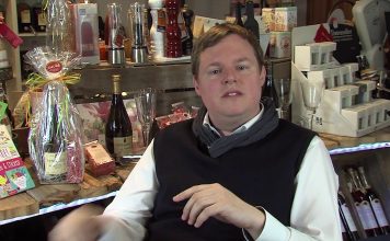 Ein britisch-deutsches Erstlingswerk: Der Pfau Buchtalk: Der Pfau. Quelle: 59plus