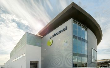 Orthomol – ein Familienunternehmen, wie es im Buche steht Orthomol entwickelt und vertreibt seit 1992 ausgewogen dosierte und indikativ zusammengesetzte Mikronährstoffkombinationen. Quelle: Orthomol