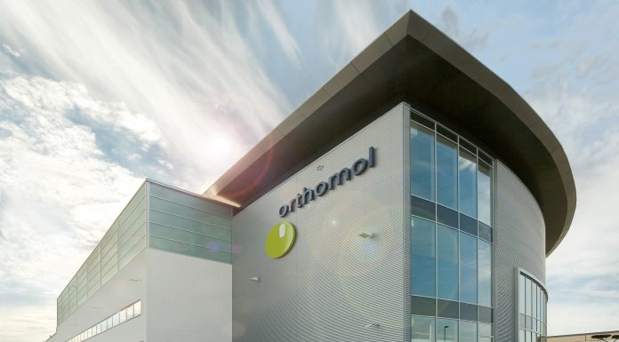 Orthomol – ein Familienunternehmen, wie es im Buche steht Orthomol entwickelt und vertreibt seit 1992 ausgewogen dosierte und indikativ zusammengesetzte Mikronährstoffkombinationen. Quelle: Orthomol