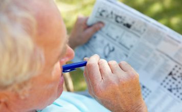 Geistig fit und agil im Alter – Gehirnjogging für die Generation 59plus Es gibt ganz unterschiedliche Formen von Gehirn Jogging, z. B. Kreuzworträtsel. Bildquelle: © Shutterstock.com