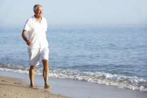 Im Sommer gut gekleidet: Mit Shorts und Poloshirt. Quelle: Shutterstock.com