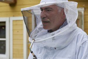 Dr. Bee im Einsatz. Quelle: Bine Bellmann