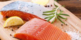 Unsere Rezept-Empfehlung: Lachs in Pistazien-Zitronenbutter Lachs lässt sich vielfältig zubereiten und ist außerdem sehr gesund. Quelle: Orthomol Mental ®