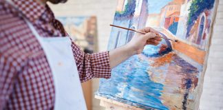 Fit im Kopf: Kunst und Gedächtnis Hobbys wie Malkurse oder auch regelmäßige Bewegung mit einem Hund verbessern den Schlaf. Bildquelle: Shutterstock.com