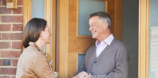 Nachbarschaftshilfe – Ein seltenes Relikt? Nachbarschaftshilfe - Ein seltenes Relikt? Quelle: Shutterstock.com