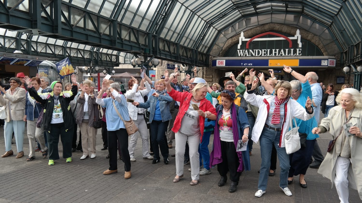 Wie schon hier in Hamburg, wird morgen auch der erste Senioren-Flashmob in Düsseldorf stattfinden. Bildquelle: wegeausdereinsamkeit.de