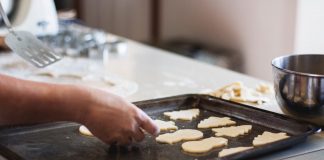 Weihnachtsgebäck: Fit im Kopf mit süßen Adventsleckereien Was gibt es schöneres als in der Vorweihnachtszeit selbstgebackene plätzchen zu essen oder soagr geschenkt zu bekommen. Bildquelle: © Kari Shea / Unsplash.com