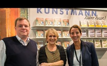 Verlegerin Antje Kunstmann im Gespräch mit Mike Altwicker Wir haben Verlegerin Antje Kunstmann auf der Frankfurter Buchmesse getroffen. Quelle: 59plus/Mattin Ott