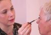 Tipps für ein festliches Make-up von Livia Karrenberg (Teil 3) Livia Karrenberg gibt Tipps für ein festliches Make-up. Quelle: 59plus/Mattin Ott