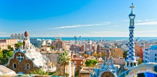 Platz an der Sonne: Eine Reise nach Barcelona! Ein Besuch der Mittelmeermetropole Barcelona lohnt sich zu jeder Jahreszeit. Quelle: Shutterstock.com