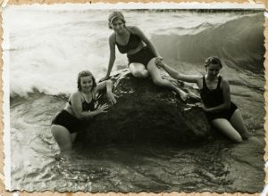 Bikini um 1956. Quelle: IgorGolovniov/Shutterstock.com