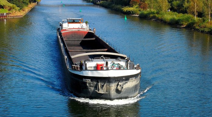 Binnenschifffahrt – MS Franziska heute Binnenschifffahrt hat eine lange Tradition. Quelle: Pixabay.com