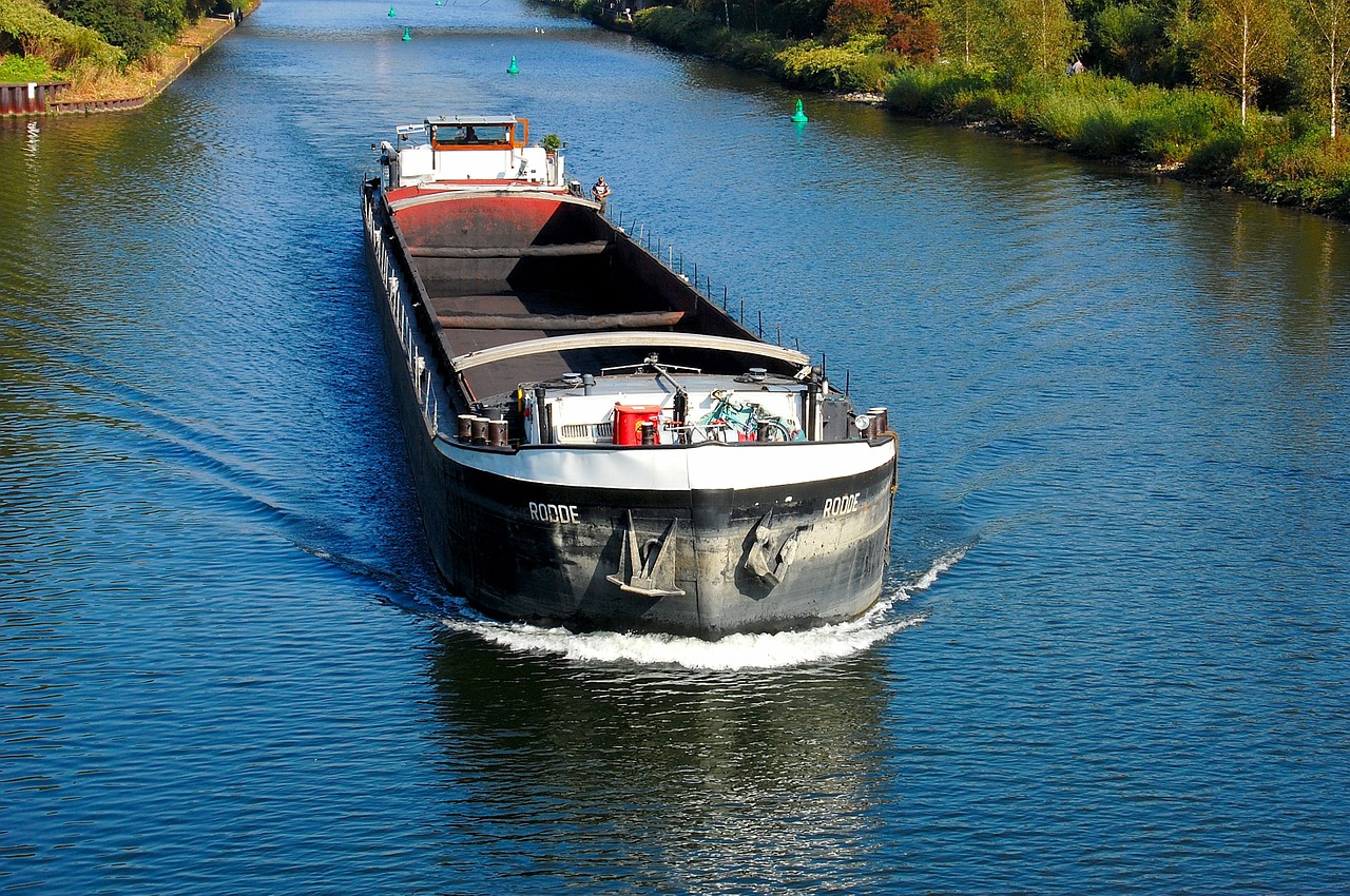 Binnenschifffahrt hat eine lange Tradition. Quelle: Pixabay.com