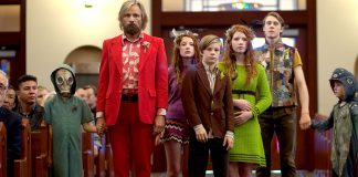 CAPTAIN FANTASTIC – Einmal Wildnis und zurück Captain Fantastic: Von der Wildnis zurück in die reale Welt fällt der Familie schwer. Quelle: © 2012 UNIVERSUM FILM GMBH - ALLE RECHTE VORBEHALTEN