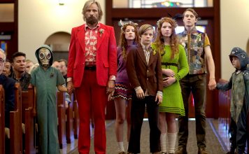 CAPTAIN FANTASTIC – Einmal Wildnis und zurück Captain Fantastic: Von der Wildnis zurück in die reale Welt fällt der Familie schwer. Quelle: © 2012 UNIVERSUM FILM GMBH - ALLE RECHTE VORBEHALTEN