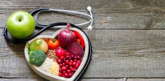 Was Ernährung für unser Gehirn und unsere geistige Fitness tut Vitamine der B-Gruppe und Omega-3-Fettsäuren unterstützen das Gehirn. Quelle: Shutterstock.com