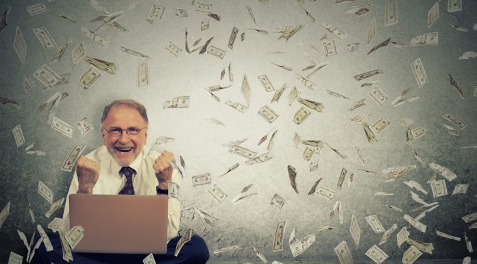 Sie müssen einen Flug stornieren – Geld zurück? Rückerstattung bei Stornierung. Quelle: Shutterstock.com