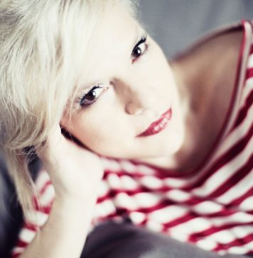 ICH BIN DIE: Ina Müller mit neuer CD Ina Müller die charmante Entertainerin und Sängerin mit neuer CD. Quelle: Universal Music/Sandra Ludewig