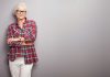 Herbstliche Modetrends für Frauen im besten Alter Auch Karomuster bleiben weiterhin im Trend. Bildquelle: © Shutterstock.com