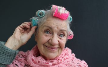 Dein Haar ist dir gegeben, warum lässt du es nicht leben? Rapunzel lass Dein Haar herab! Haare sind ein wichtigesAusdruckmittel der eigenen Persönlichkeit. Quelle: Shutterstock.com