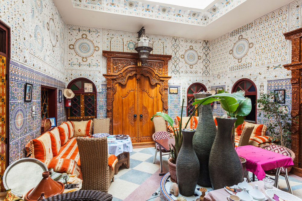 Der Riad ist ein traditionelles Haus in Marrakesch mit angeschlossenem Garten. - saiko3P/Shutterstock.com