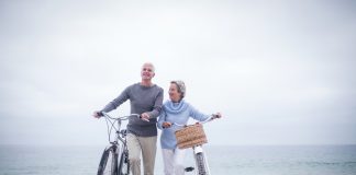 Online-Partnersuche im Alter: Warum eigentlich nicht?! Beweglichkeit, Mobilität und vor allem Selbstbestimmung sind wichtige Faktoren in der Generation 59plus. Bildquelle: © Shutterstock.com