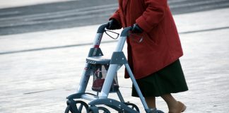 Rollator: Es wird Zeit, dass er endlich salonfähig wird! Es ist an der Zeit den Rollator absolut salonfähig zu machen! Quelle: Shutterstock.com