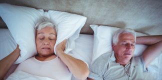 Behandlung von Schlafapnoe Schlafapnoe beeinträchtigt nicht nur die eigene Gesundheit, sondern auch die des Partners. Bildquelle: © Shutterstock.com