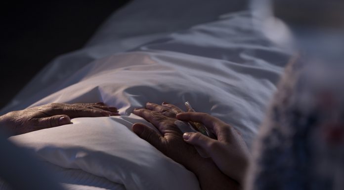 Sterbehilfe in Deutschland Der Wunsch des Sterbenden sollte wieder viel mehr Bedeutung erhalten. Bildquelle: shutterstock.com