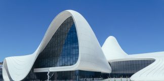 Zaha Hadid: Erinnerung an eine Architektur-Ikone Zaha Hadid. Quelle: asurobson / Shutterstock.com