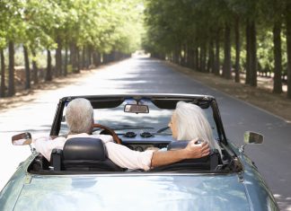 Arzneimittel & Straßenverkehr: Risiken und Nebenwirkungen beachten Eine Anreise nach Tschechien ist ganz bequem mit dem Auto möglich. Bildquelle: © Shutterstock.com