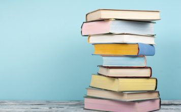 „Bäume reisen Nachts” von Aude Le Corff Ein neuer Buchtalk mit Mike Altwicker. Quelle: Shutterstock.com