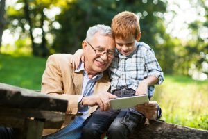 Verreisen mit den Enkelkindern lässt uns ein neues Land noch einmal ganz anders kennenlernen. Bildquelle: © Shutterstock.com