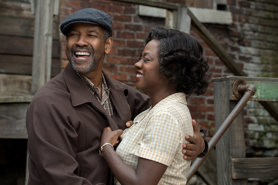 Sie lieben und sie streiten sich: Denzel Washington und Viola Davis als Troy und Rose Maxson in FENCES. Quelle: © 2016 Paramount Pictures. All Rights Reserved.
