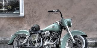 Gloria Tramontin Struck und ihre Harley-Davidson Harley Davidson. Quelle: Pixabay.com