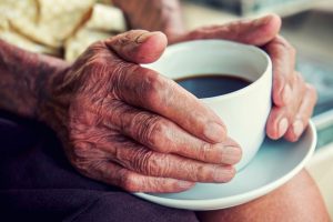 Der erste Kaffee am Morgen, kann durchaus ein festes Ritual sein. Bildquelle: Shutterstock.com