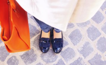 Textilwaren aus dem Internet: Darum sind sie oft günstiger erhältlich Ob Schuhe, Shirts oder Hemden - online können wir inzwischen ganz bequem Textilwaren aller Art kaufen. Bildquelle: © Shutterstock.com