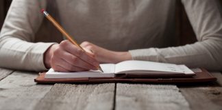 Alte Zeiten: „Liebes Tagebuch, heute habe ich …” Quelle: Shutterstock.com