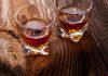 Whiskey – Scotch, Bourbon, Single Malt oder Blend? Whiskey im Glas. Quelle: Shutterstock.com