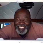 Captain “African” Simmons ist ein in jeder Hinsicht erfahrener Segler, der die Grenadinen wie seine Westentasche kennt. Bildquelle: 59plus GmbH
