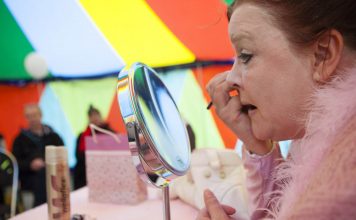 Susanne Bötel: Die Grenzgängerin Susanne Bötel verwandelt sich in "Rosalore". Bildquelle: Michael Hagedorn