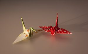 Hierzulande wurde Origami vor allem durch den Kranich bekannt, dieser war ein Symbol gegen den Atomkrieg. Bildquelle: pixabay.de
